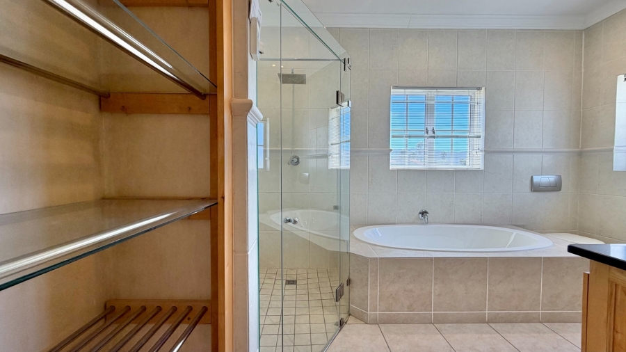 5 Bedroom Property for Sale in Greenways Golf Estate Western Cape